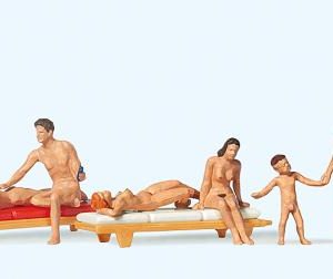 Paare am FKK-Strand