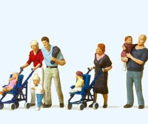 Eltern mit Kindern. Kinderwag