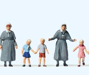Diakonissen mit Kindern