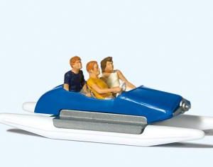 Familie im Tretboot (1)