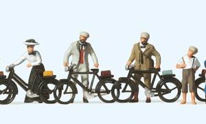 Stehende Radfahrer. Um 1900