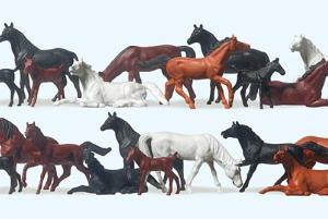 Pferde. 26 Figuren