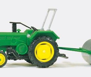 Ackerschlepper mit Ackerwalze