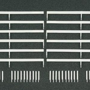 Leitpfosten und Schutzplanken