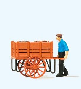 Arbeiter mit Handwagen, Fässe