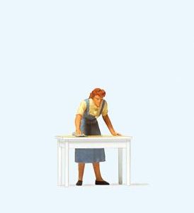 Hausfrau, Tisch wischend