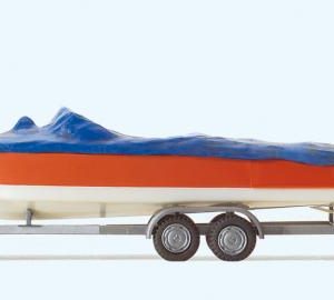 Motorboot beim Verladen auf A