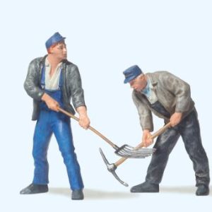 2 Gleisbauarbeiter mit Pickel
