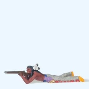 Indianer liegend, mit Gewehr