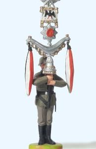 Schellenbaumträger stehend