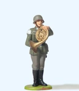Musiker stehend, mit Waldhorn