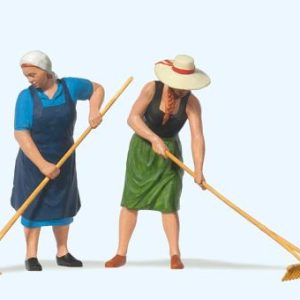 Bäuerinnen mit Rechen