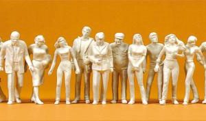 Passanten. 18 unbemalte Figur