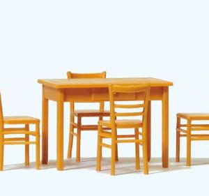 Tisch, 4 Stühle. Materialfarb