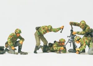 Granatwerfer im Gefecht. DR 1